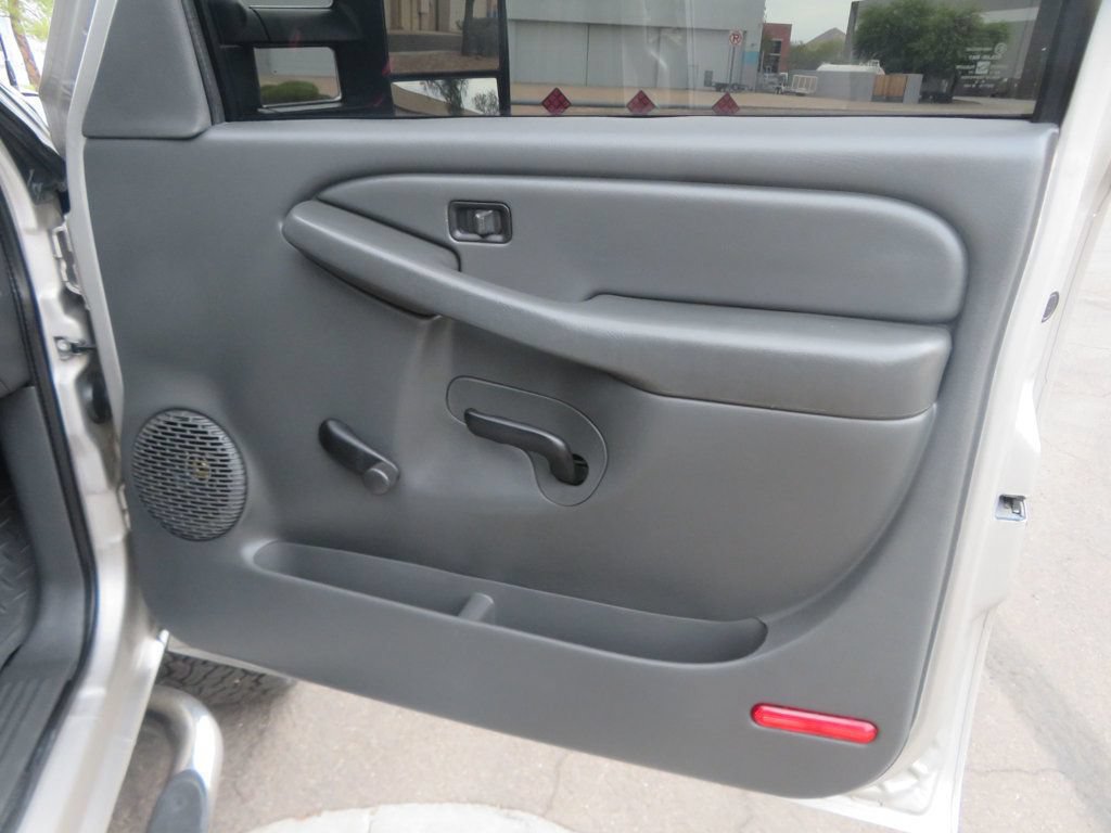 Used 2006 Chevrolet Silverado 2500 2WD Crew Cab image 31