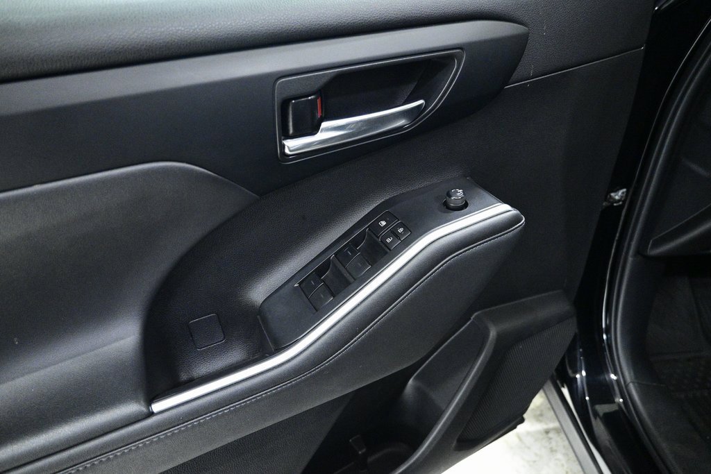 Used 2022 Toyota Highlander XLE image 19