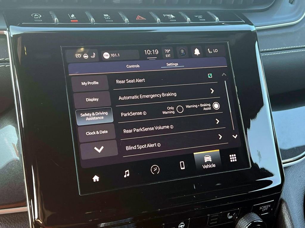 Certified 2023 Jeep Grand Cherokee L Laredo image 32