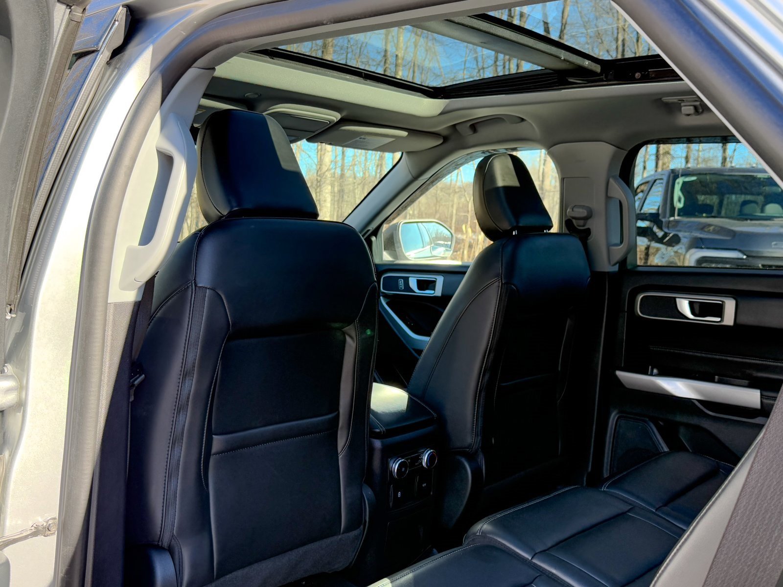 Certified 2022 Ford Explorer XLT w/ Equipment Group 202A image 21