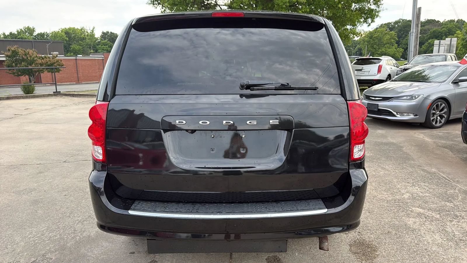 Used 2014 Dodge Grand Caravan R/T w/ Driver Convenience Group FWD image 4