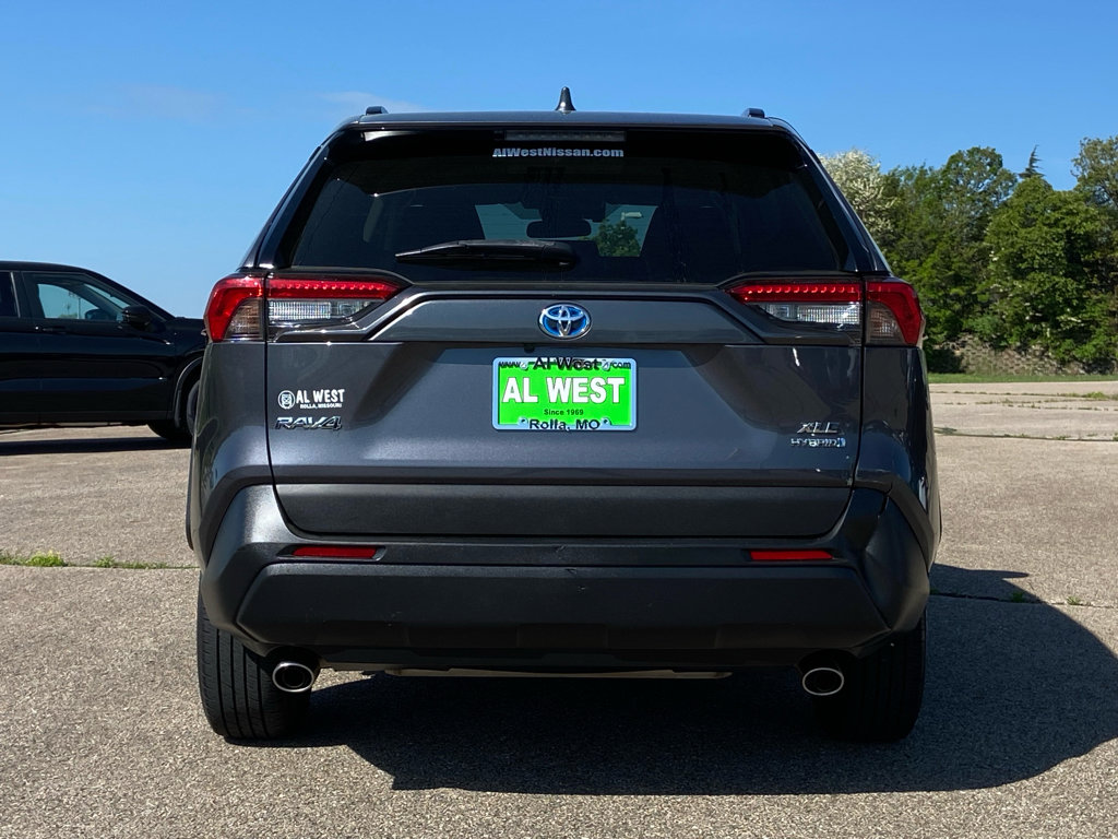 Used 2020 Toyota RAV4 XLE w/ Carpet Mat Package AWD/4WD image 9