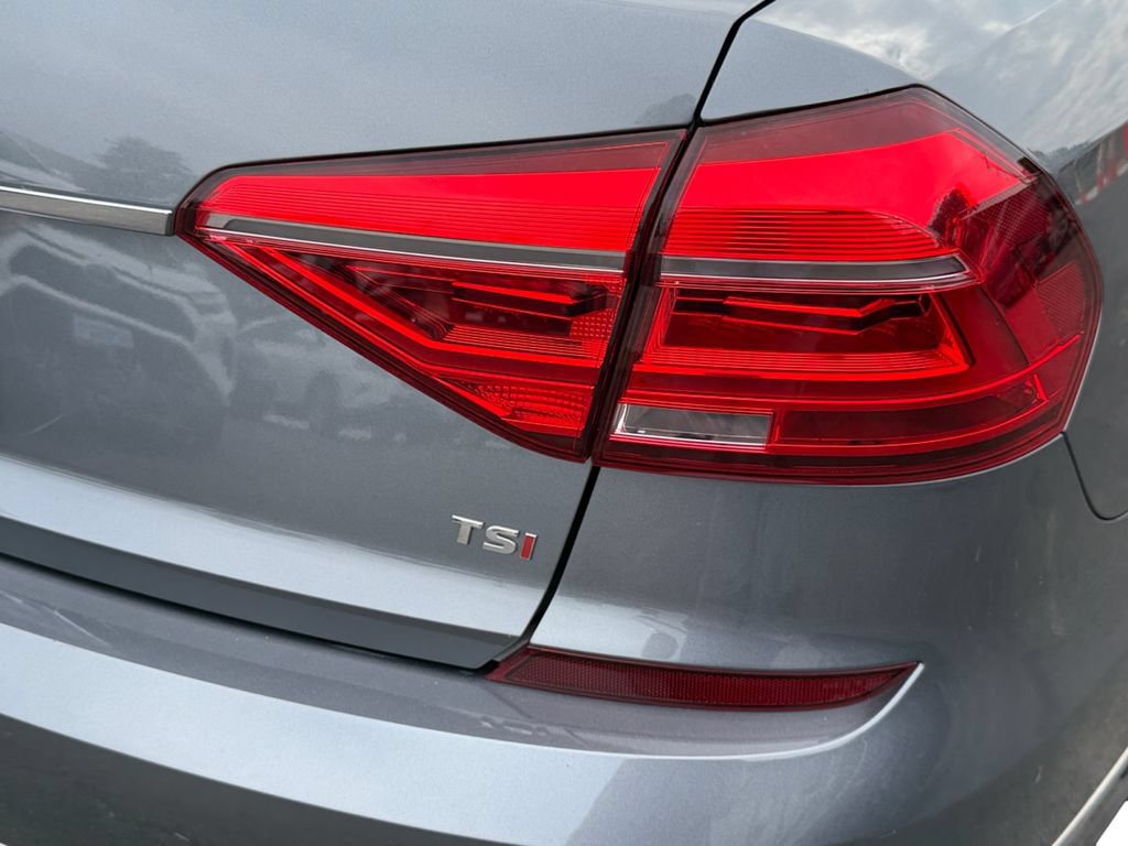 Used 2016 Volkswagen Passat 1.8T SE w/ Lighting Package FWD image 10