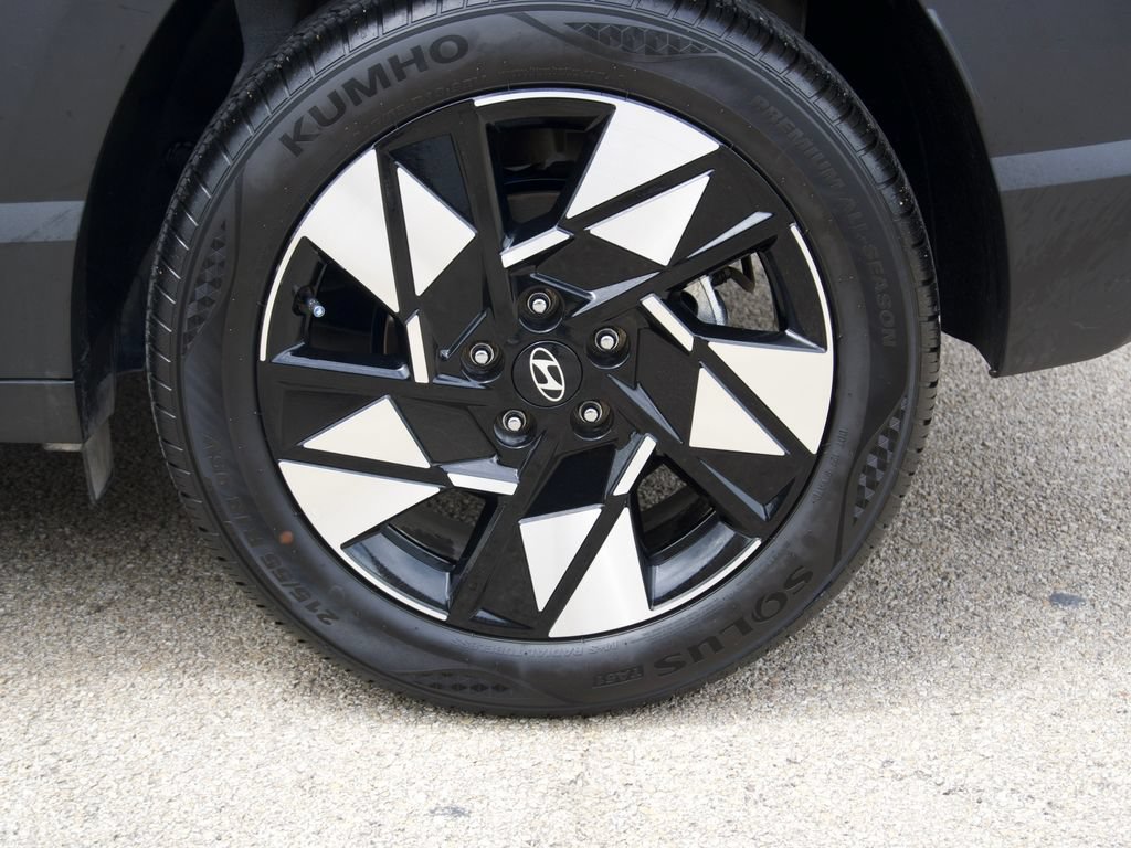 Used 2025 Hyundai Kona SEL FWD image 9