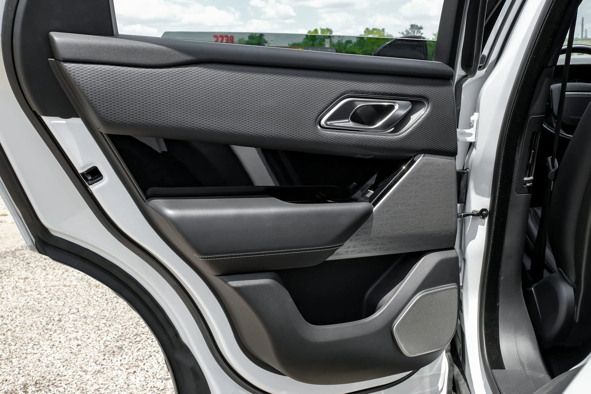 Used 2018 Land Rover Range Rover Velar R-Dynamic SE image 39