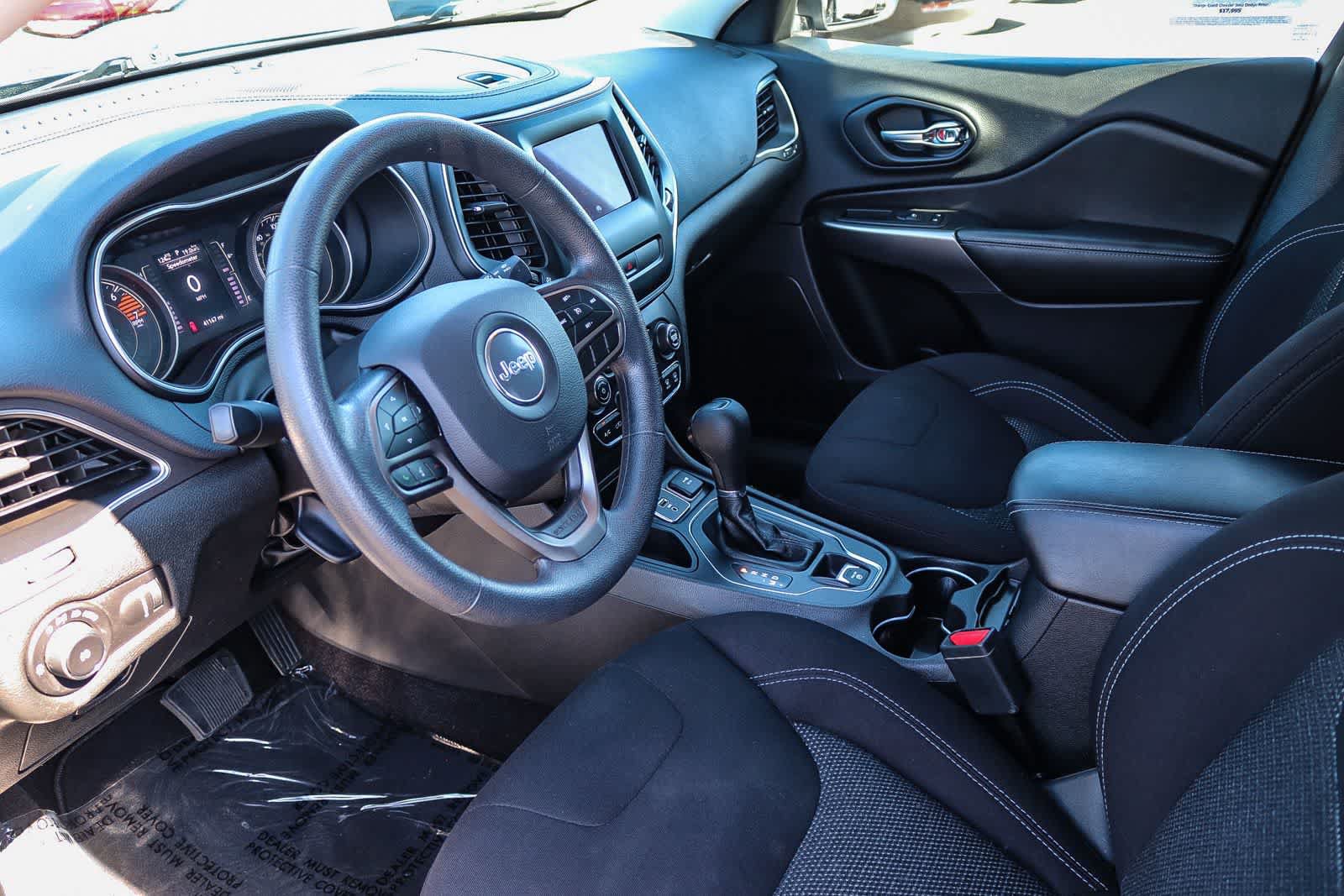 Used 2019 Jeep Cherokee Latitude w/ Popular Appearance Group FWD image 16