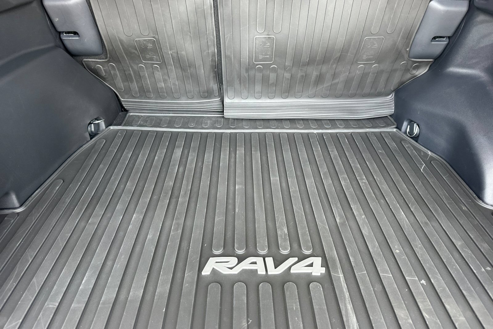 Used 2025 Toyota RAV4 Limited w/ Advanced Technology Package AWD/4WD image 18