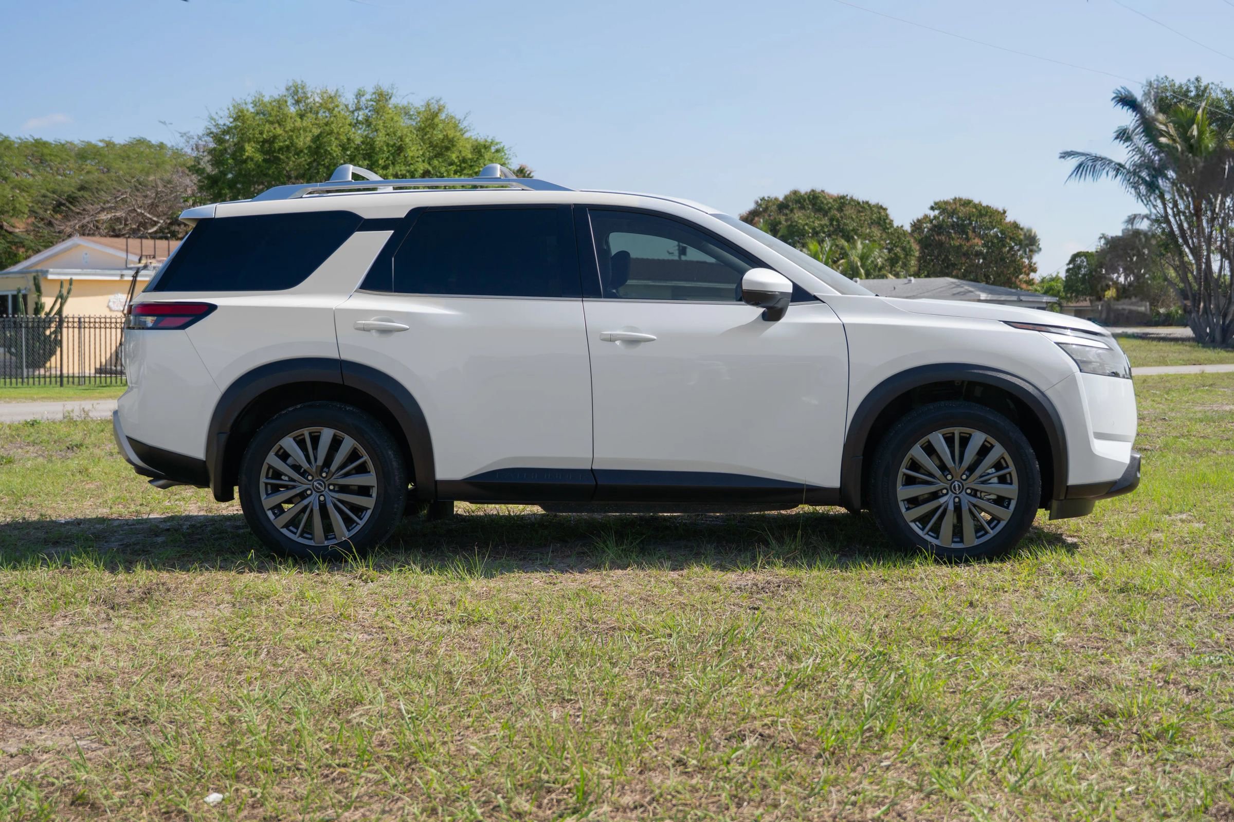 Used 2025 Nissan Pathfinder SL w/ SL Premium Package image 4