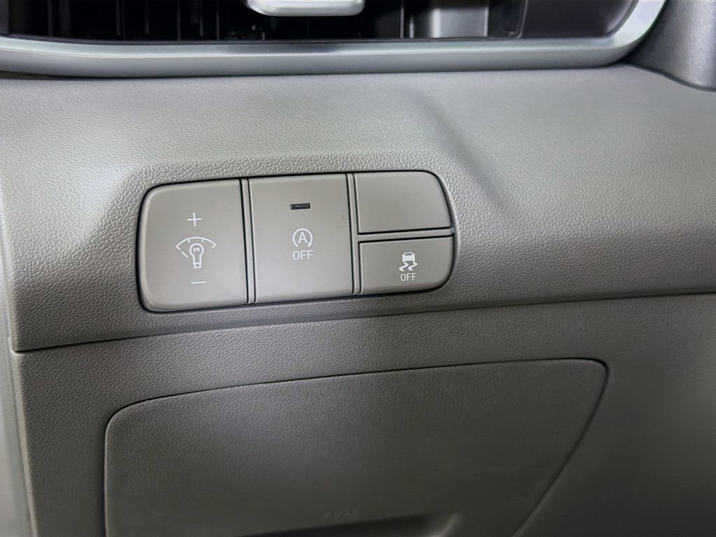 Used 2025 Hyundai Elantra SE FWD image 12