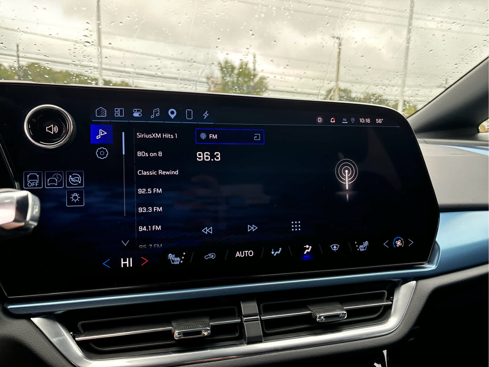 Certified 2024 Chevrolet Equinox EV LT FWD image 13
