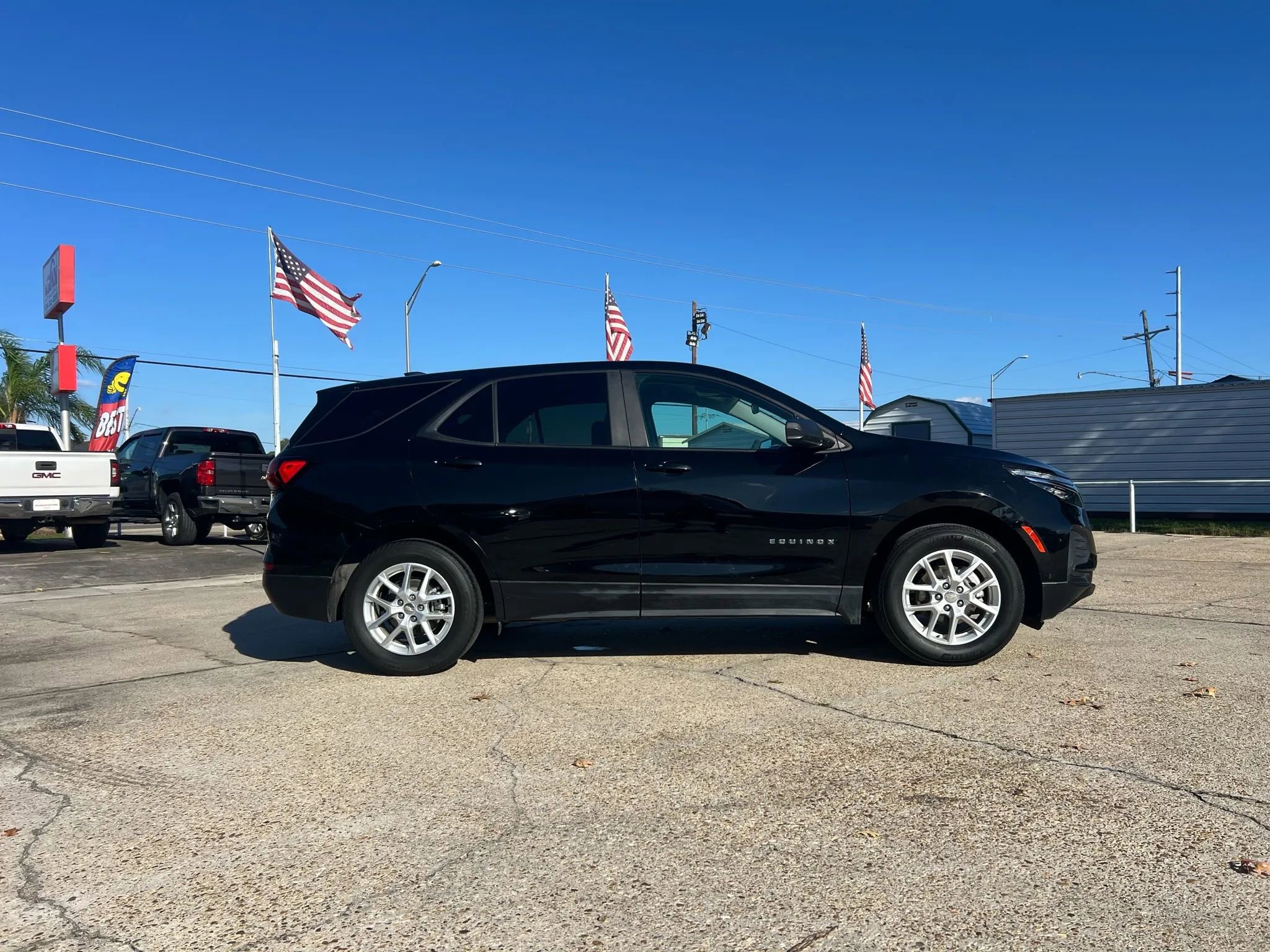 Used 2023 Chevrolet Equinox LS w/ LS Convenience Package image 4