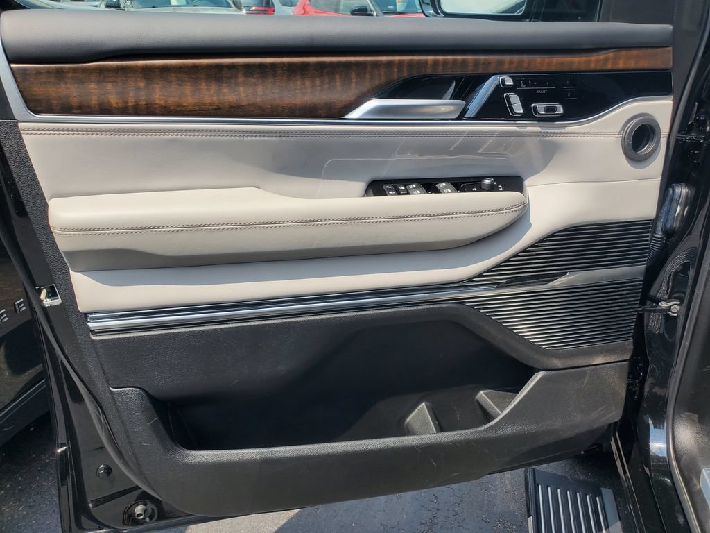 Used 2025 Jeep Grand Wagoneer 4WD image 7