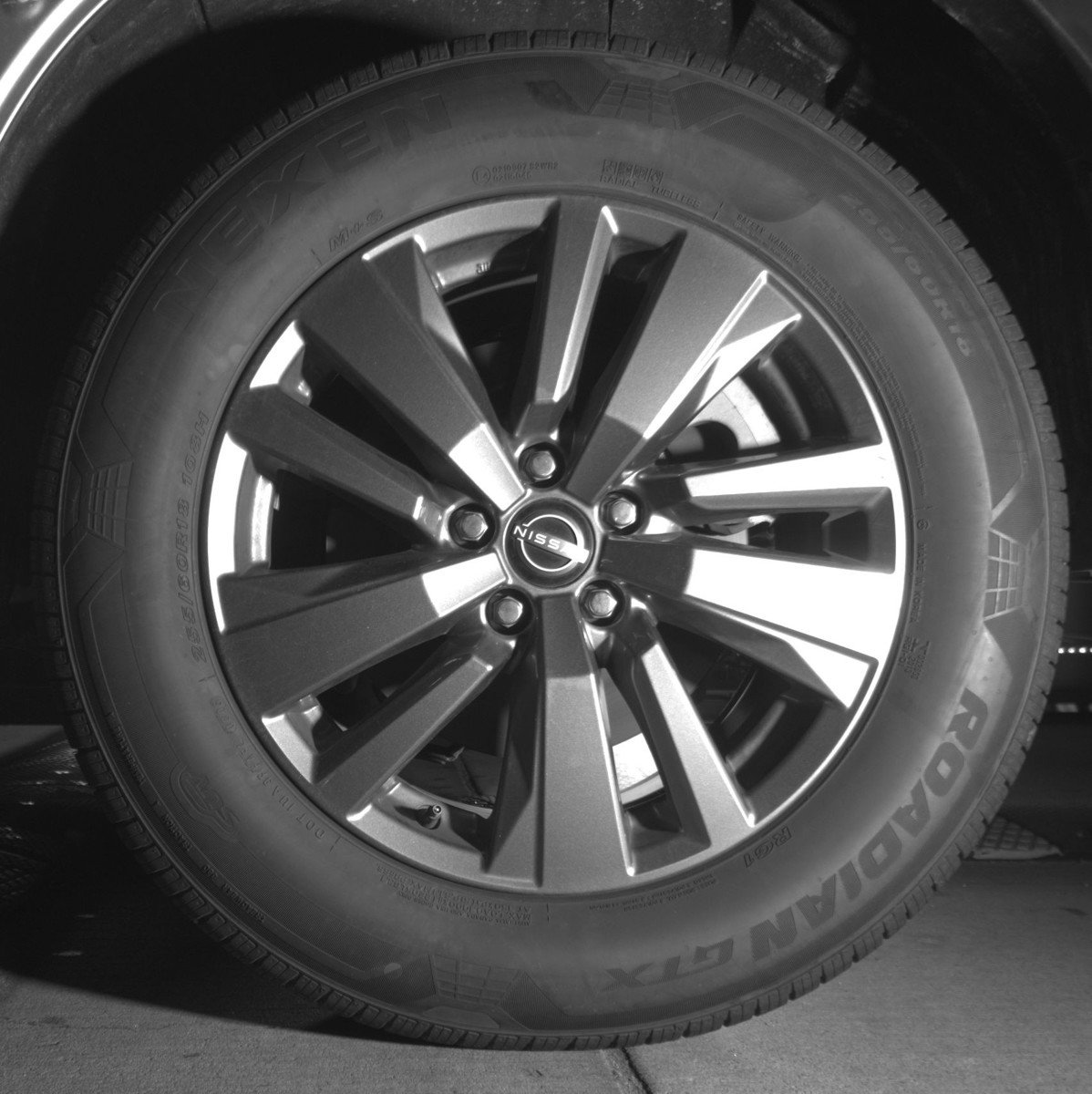 Used 2025 Nissan Pathfinder SV image 14
