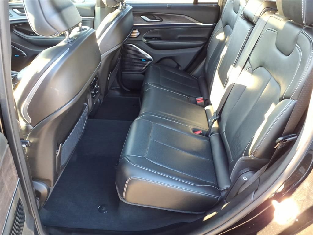 Used 2023 Jeep Grand Cherokee Overland w/ Luxury Tech Group IV image 14