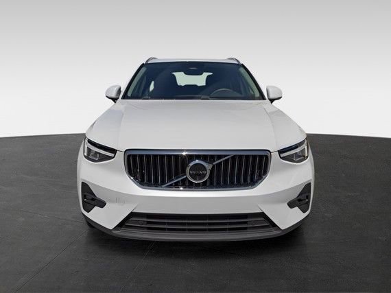 Used 2024 Volvo XC40 B5 Plus image 12