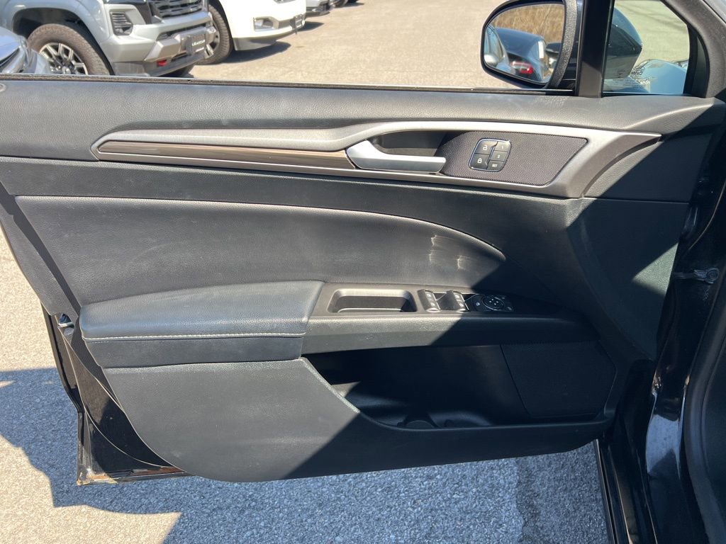 Used 2018 Ford Fusion SE w/ Fusion SE Technology Package image 21