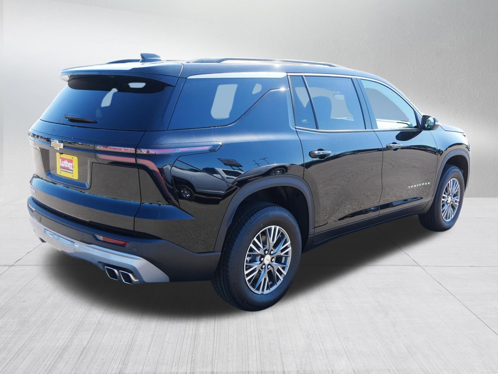 Used 2025 Chevrolet Traverse LT image 7