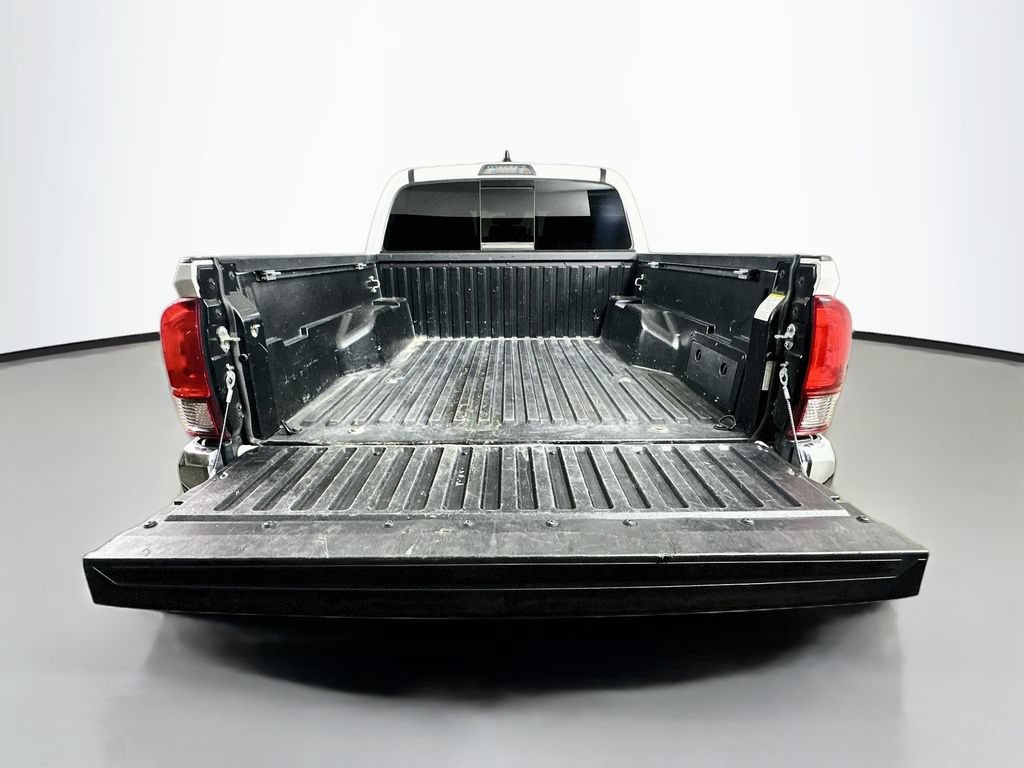 Used 2020 Toyota Tacoma SR5 RWD image 35