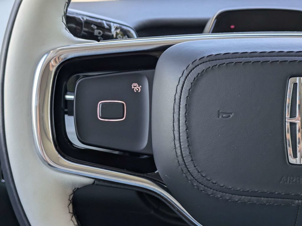 Certified 2026 Lincoln Navigator Reserve AWD/4WD image 29