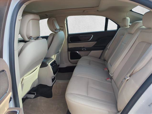 Used 2017 Lincoln Continental Select w/ Climate Package AWD/4WD image 16