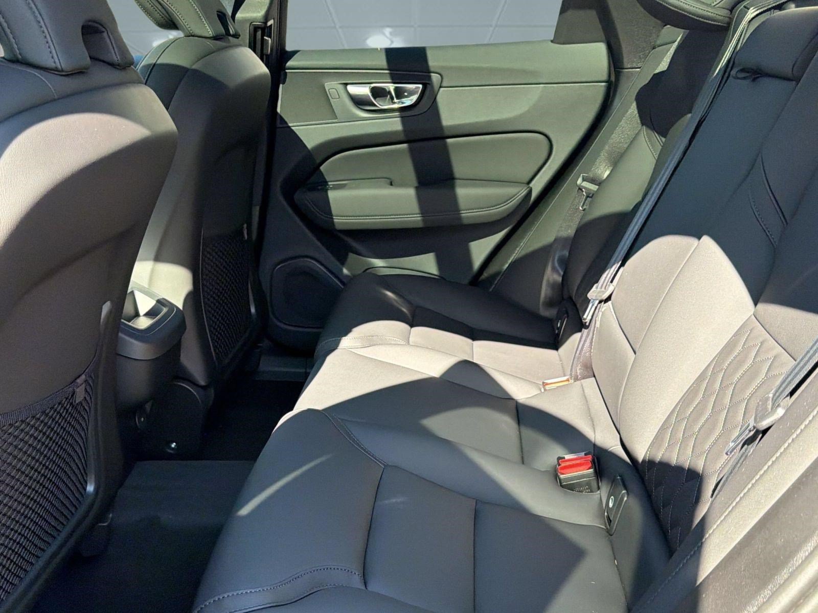 New 2027 Volvo XC60 B5 Plus AWD/4WD image 21