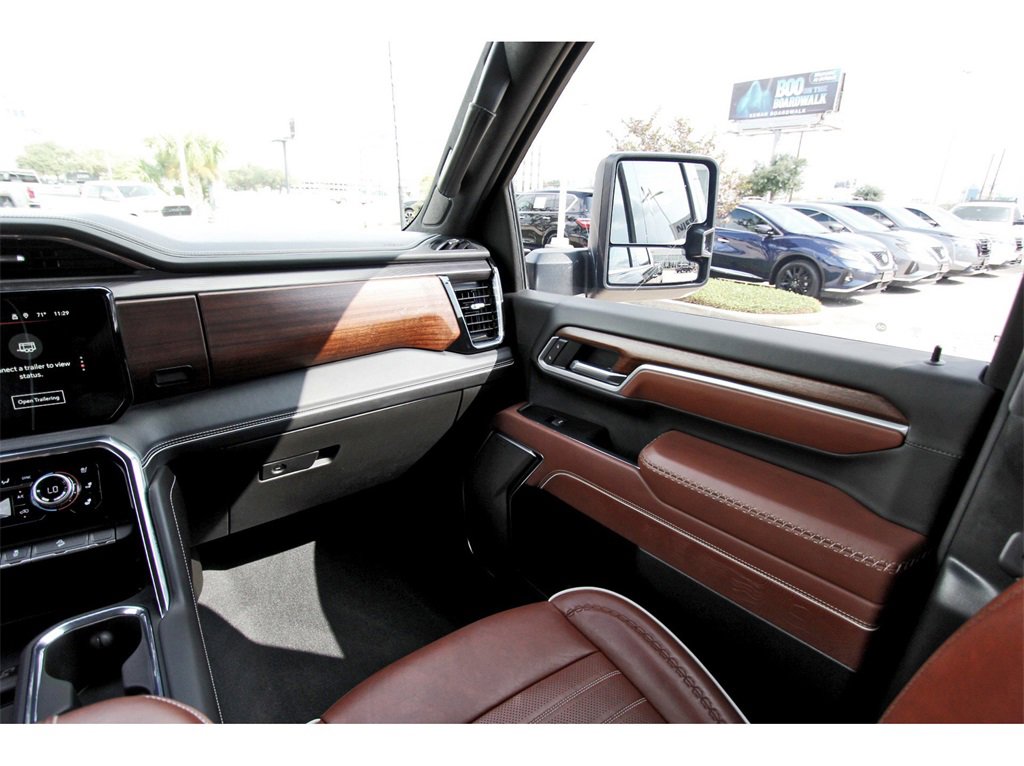 Used 2025 GMC Sierra 3500 Denali Ultimate image 8