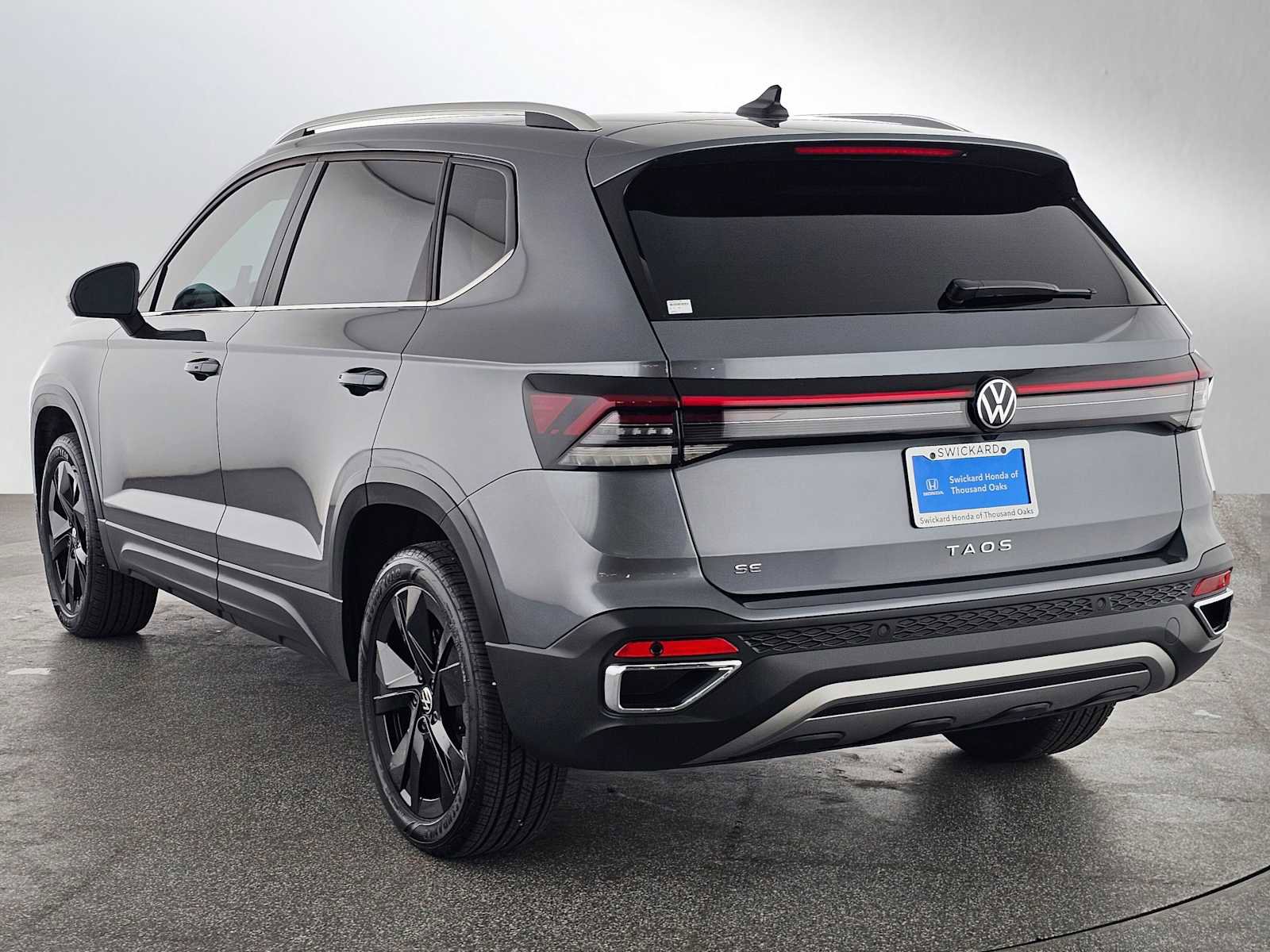 Used 2026 Volkswagen Taos SE image 5