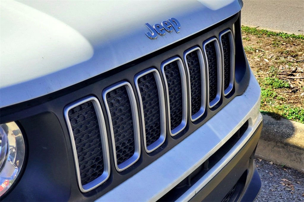 Used 2023 Jeep Renegade Latitude image 3