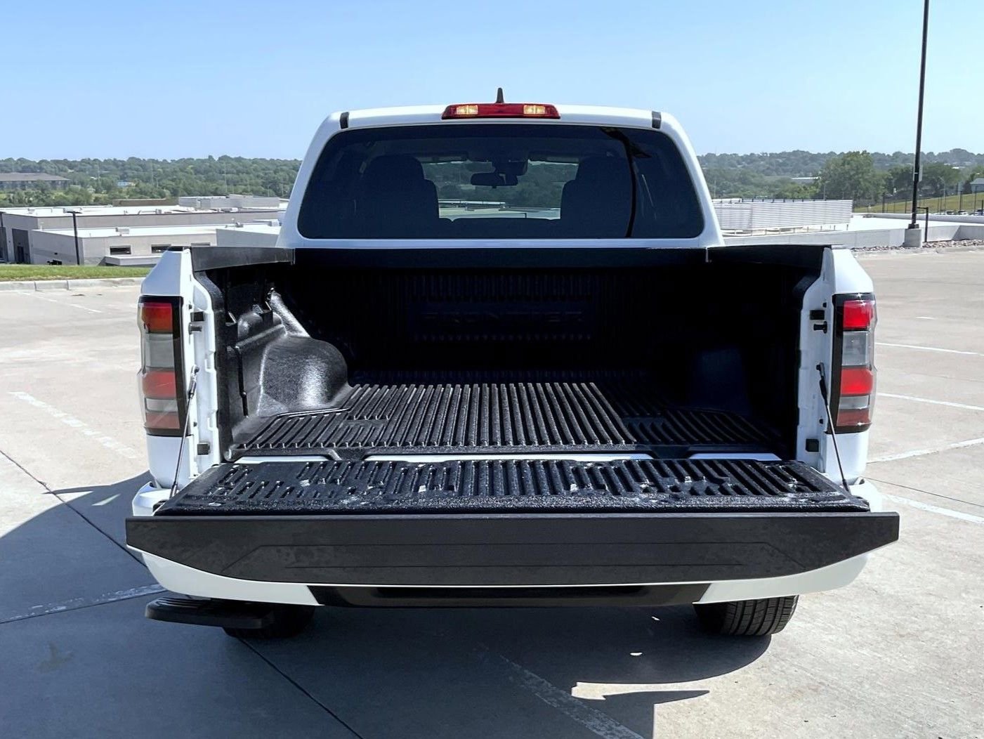 Used 2022 Nissan Frontier SV image 23