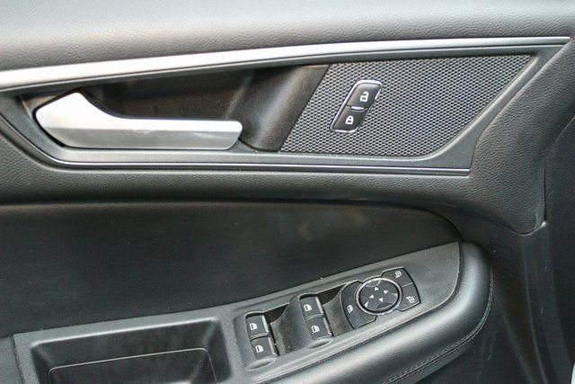 Used 2020 Ford Edge SE image 16