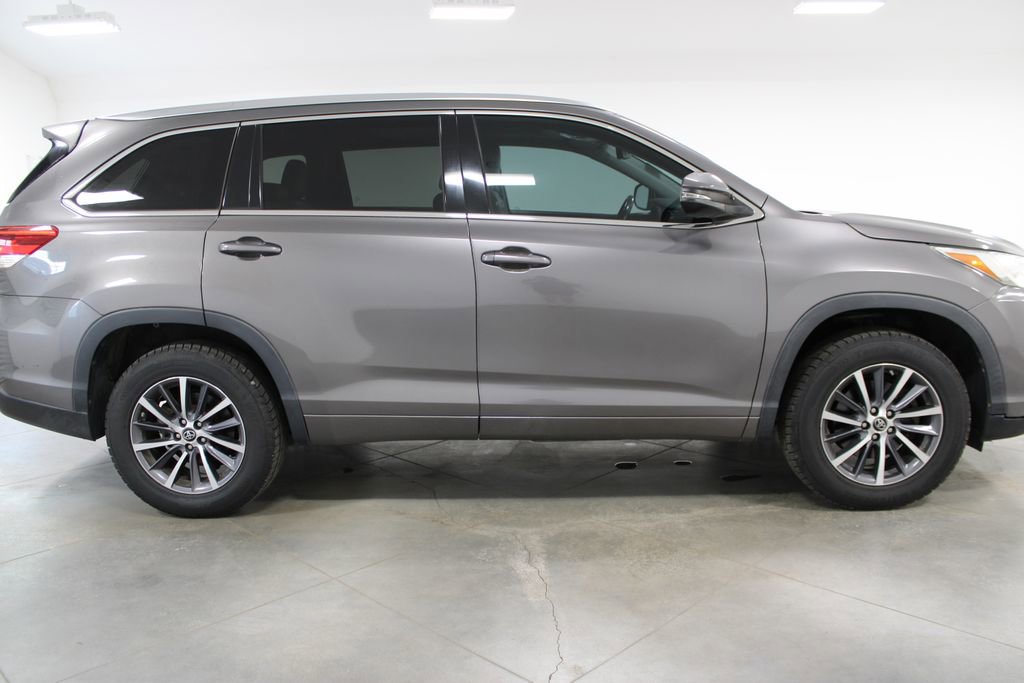 Used 2018 Toyota Highlander XLE FWD image 12
