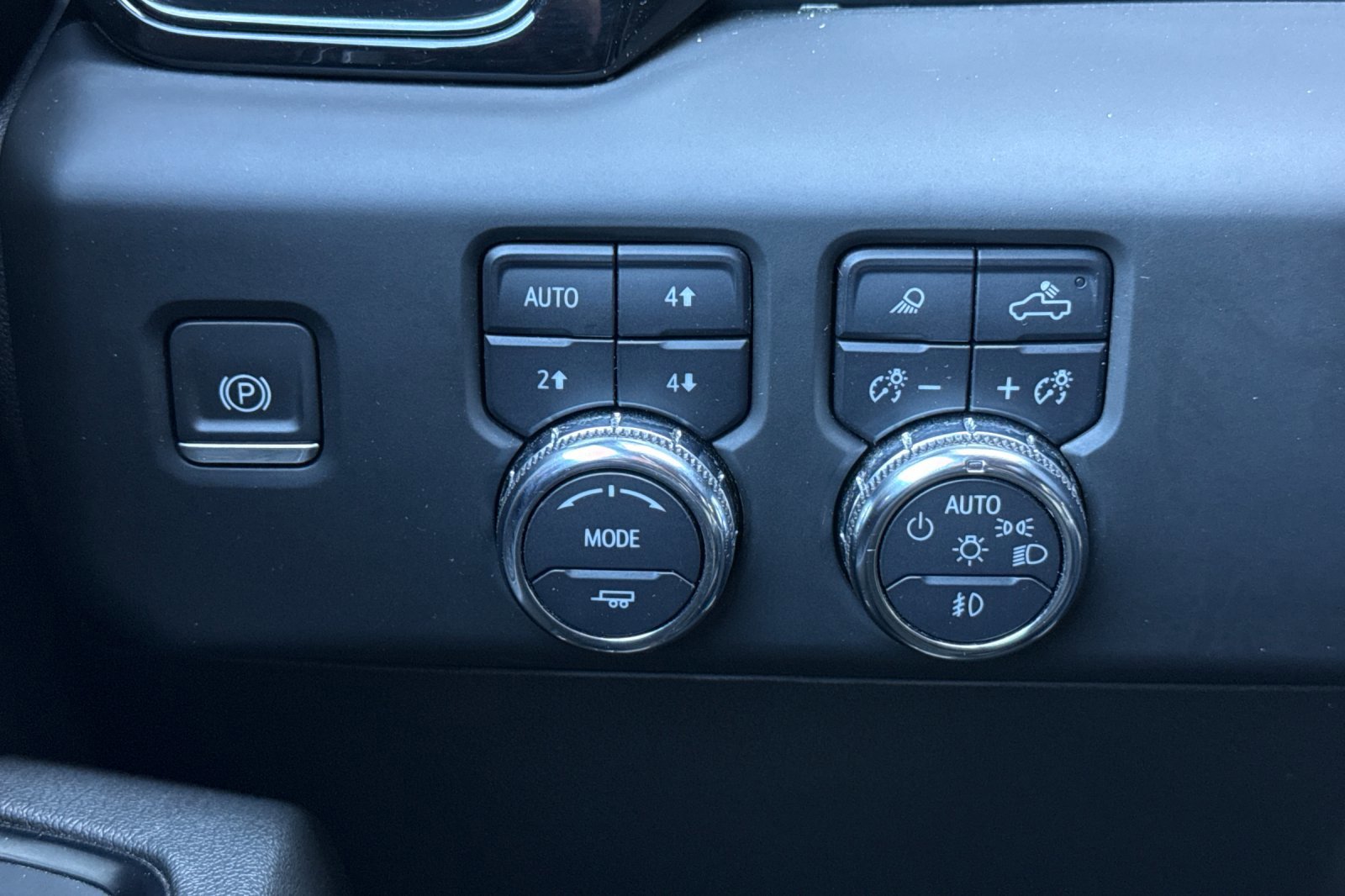 Used 2024 GMC Sierra 2500 AT4 w/ Max Trailering Package AWD/4WD image 33