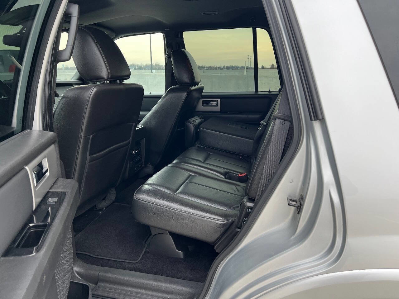 Used 2011 Ford Expedition Limited image 12