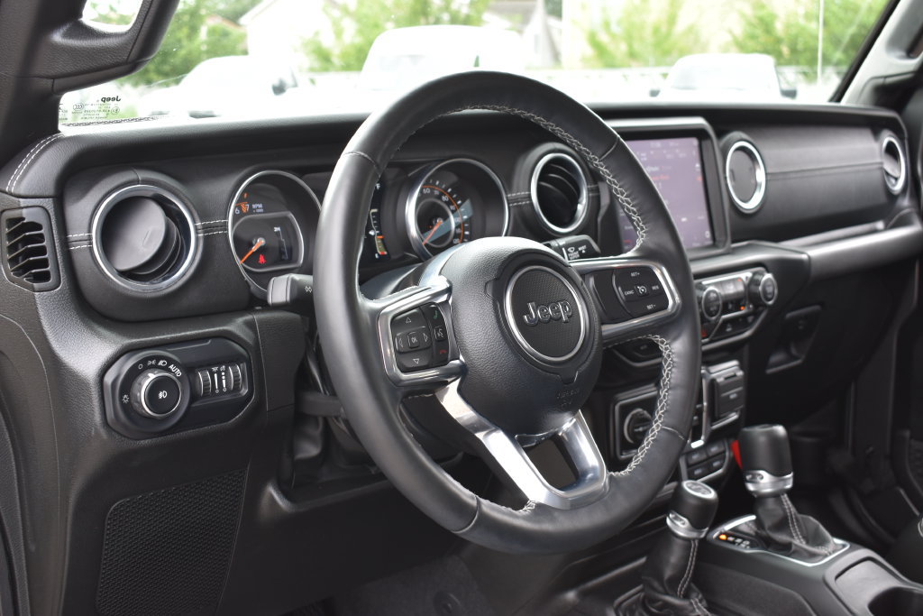 Used 2022 Jeep Wrangler Unlimited Sahara w/ LED Lighting Group AWD/4WD image 19