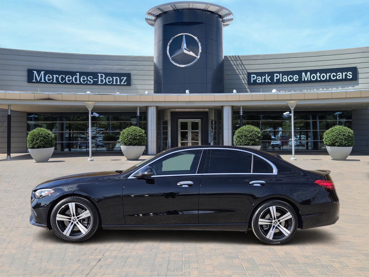 Used 2025 Mercedes-Benz C 300 Sedan image 3