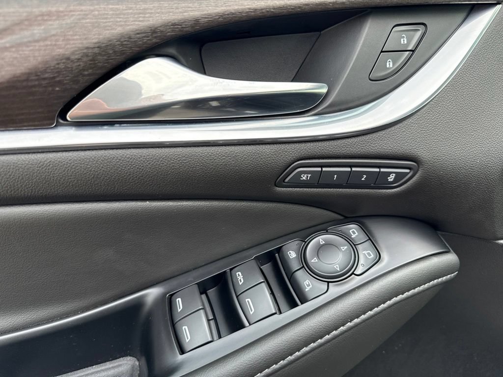Used 2022 Buick Enclave Avenir w/ Avenir Technology Package AWD/4WD image 21