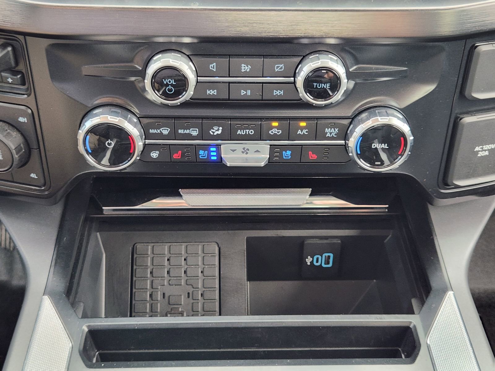 Used 2024 Ford F250 Lariat w/ Chrome Package AWD/4WD image 21