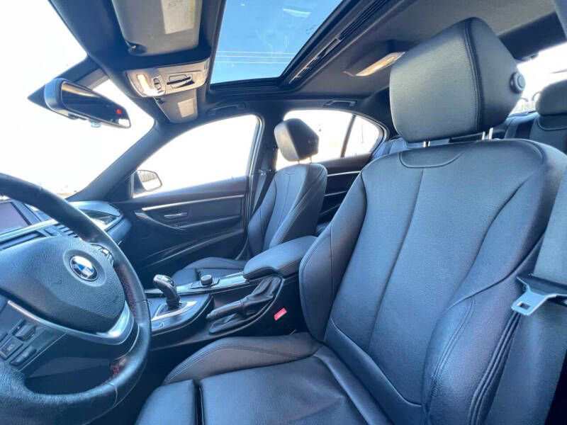 Used 2018 BMW 330i Sedan RWD image 11