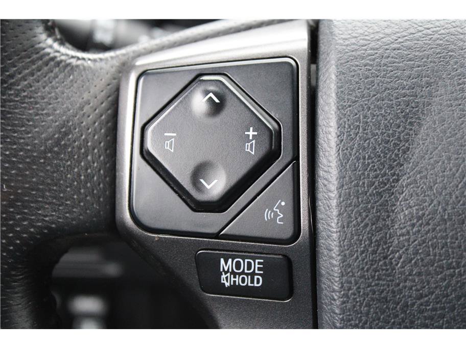 Used 2017 Toyota Tacoma TRD Off-Road w/ Premium & Technology Package image 17