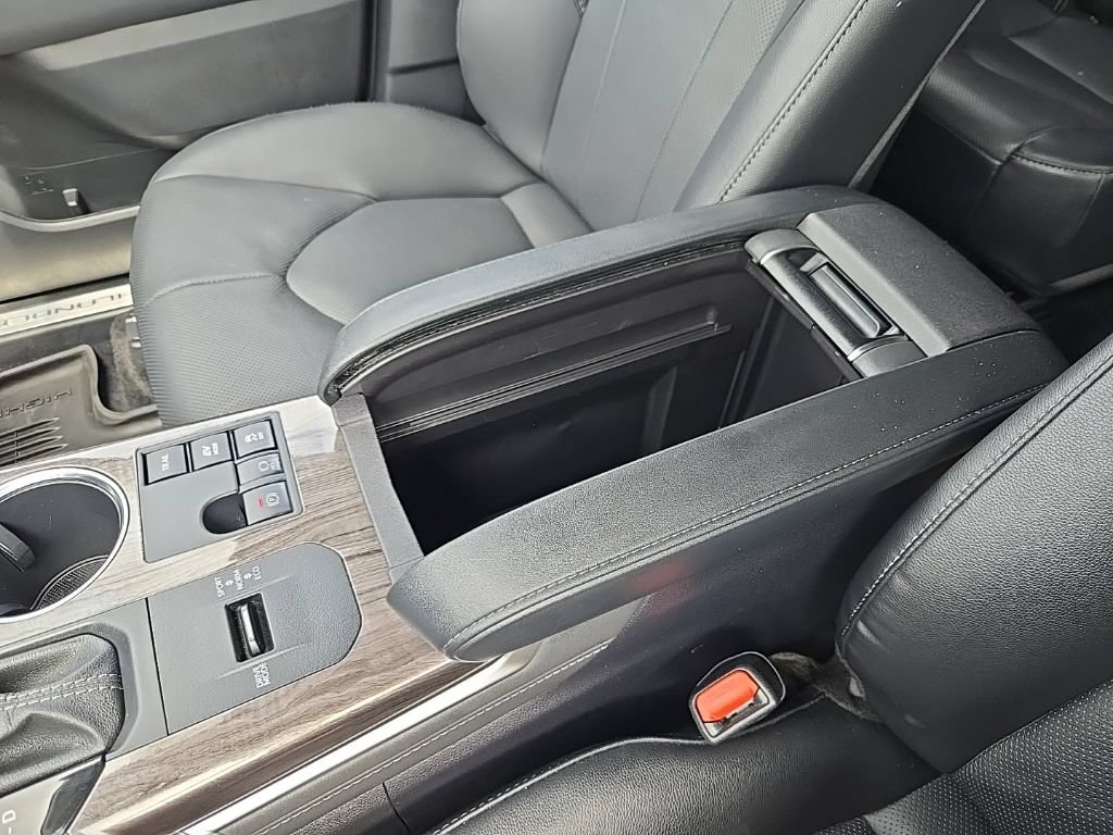 Used 2025 Toyota Highlander Limited AWD/4WD image 39