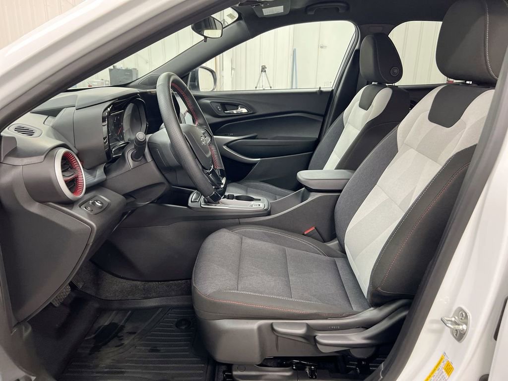 Used 2024 Chevrolet Trax RS w/ Driver Confidence Package image 19