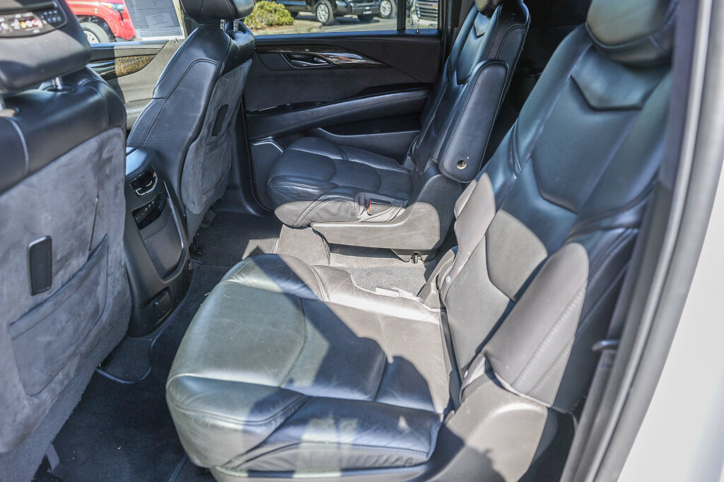 Used 2017 Cadillac Escalade ESV Platinum RWD image 10
