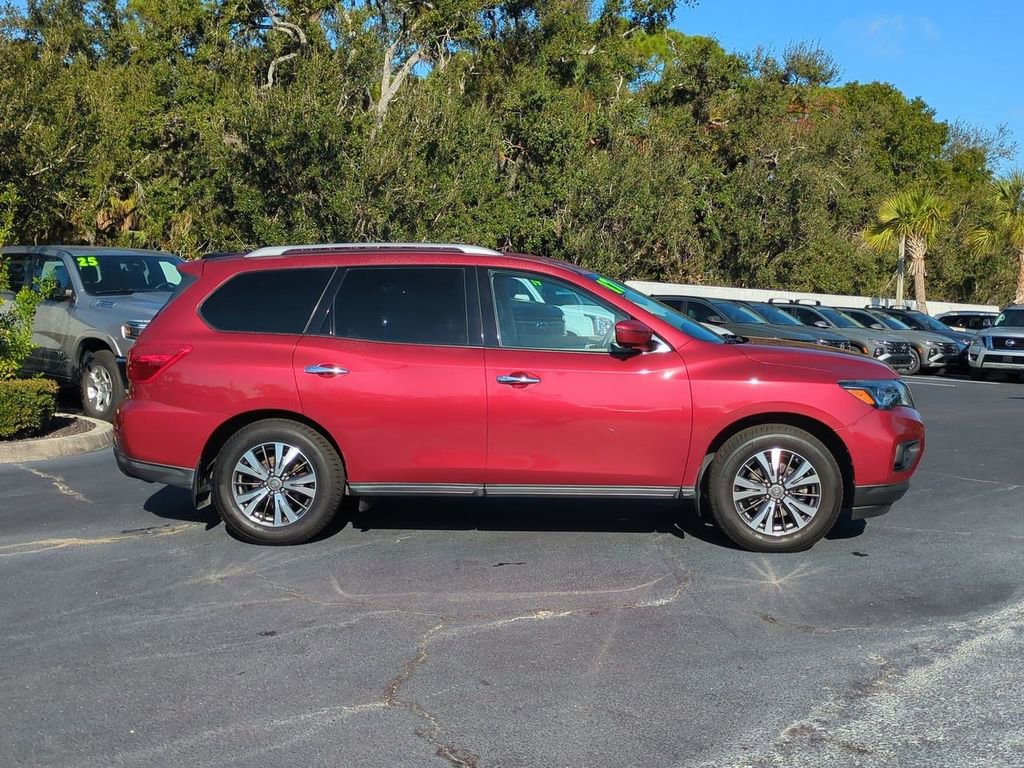 Used 2017 Nissan Pathfinder SL w/ SL Tech Package image 4