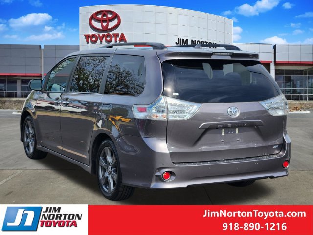Used 2020 Toyota Sienna SE w/ SE Preferred Package FWD image 8