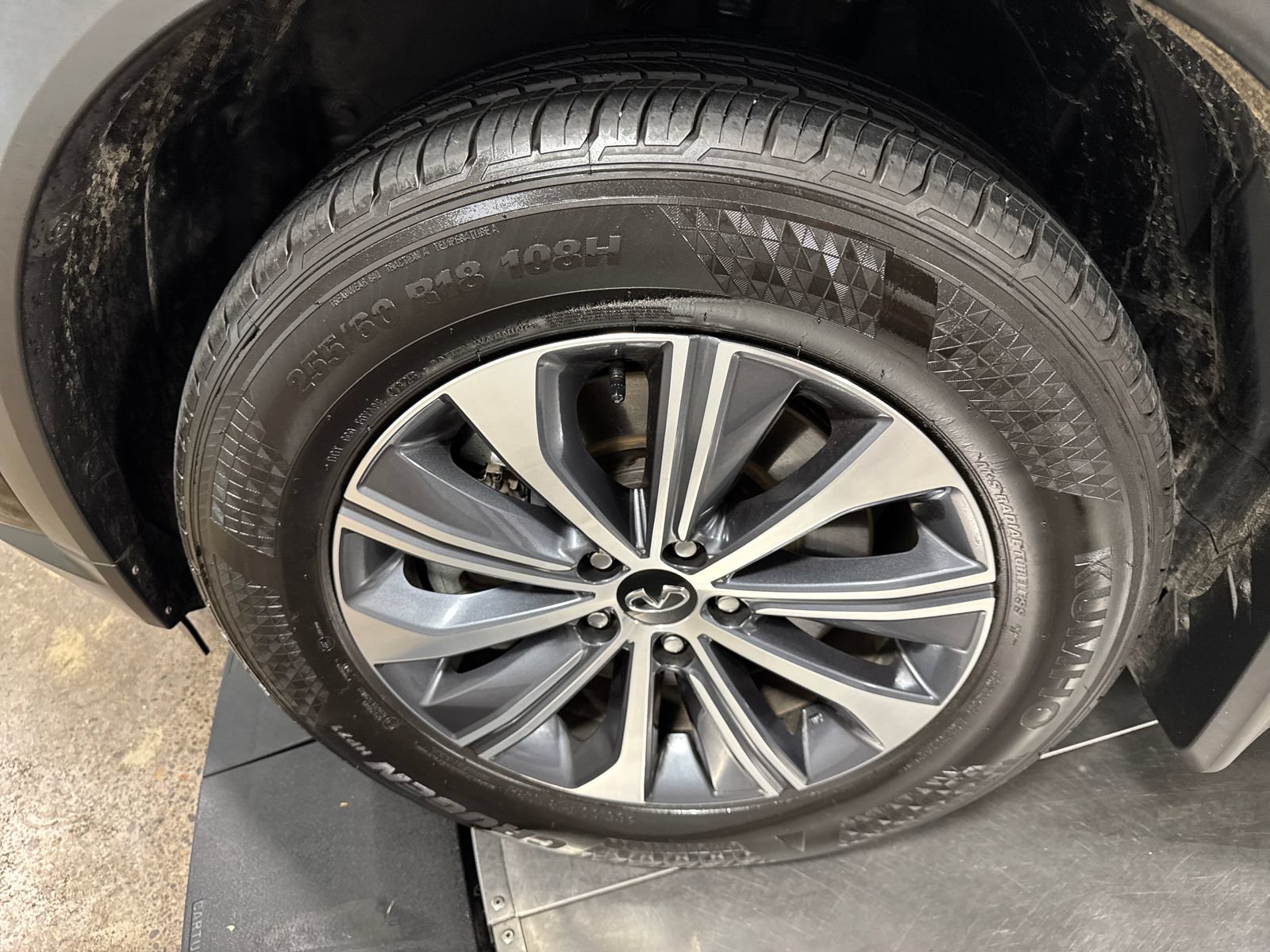 Certified 2025 INFINITI QX60 Pure AWD/4WD image 2