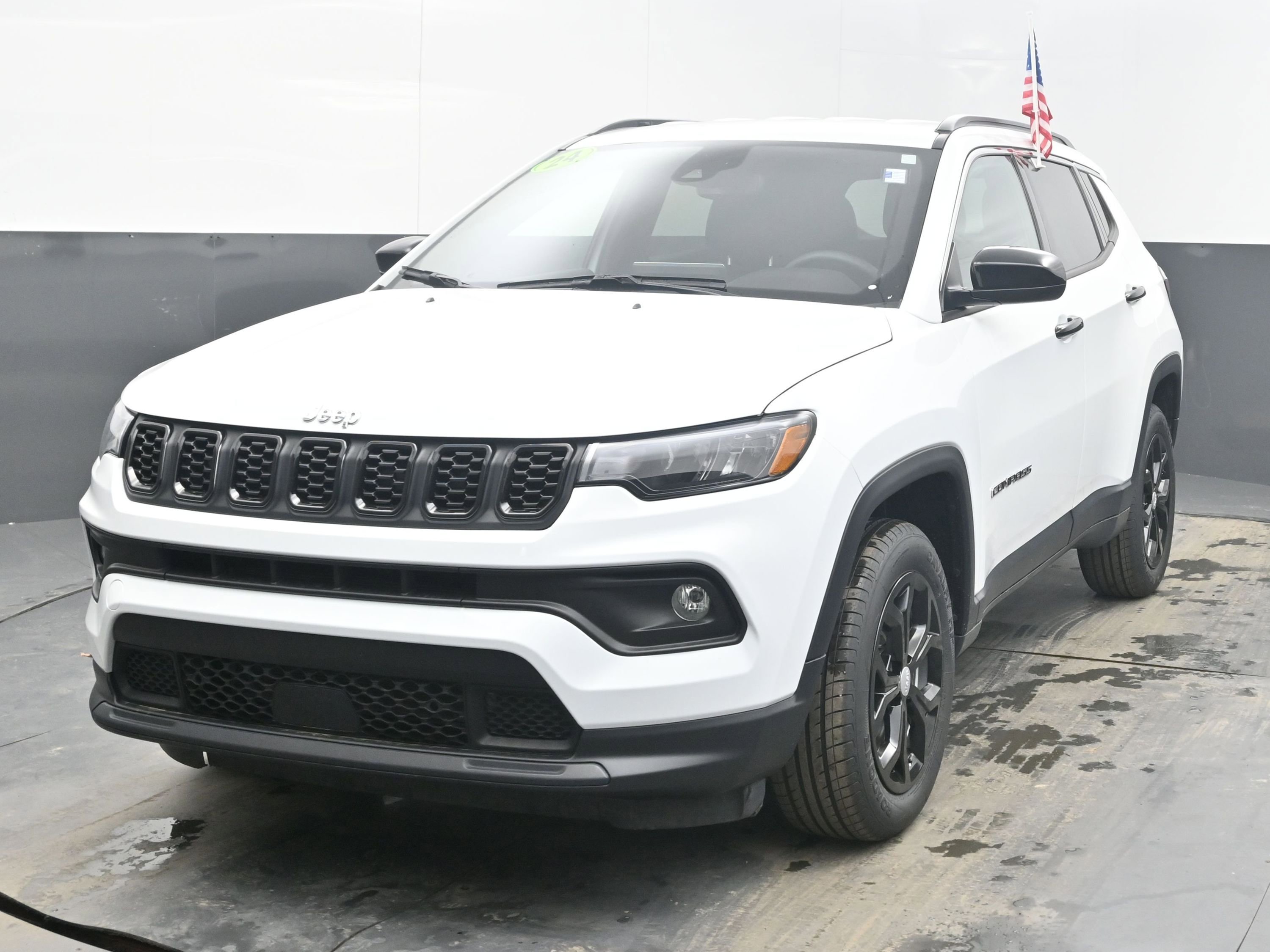 Used 2024 Jeep Compass Latitude image 3