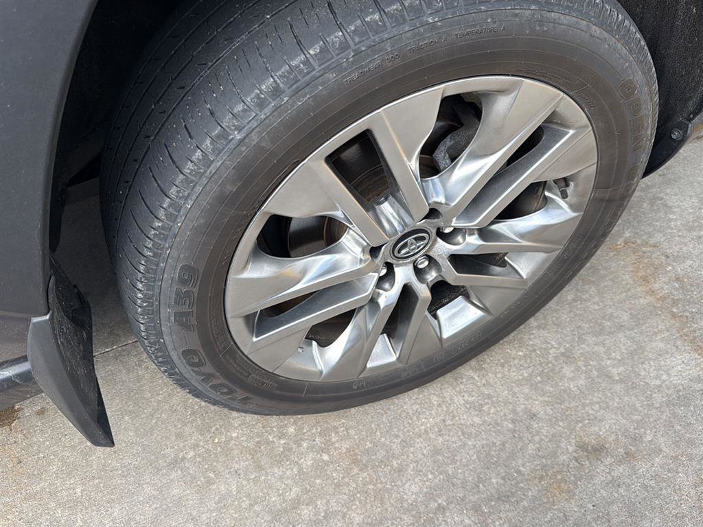 Used 2021 Toyota RAV4 XLE Premium image 17