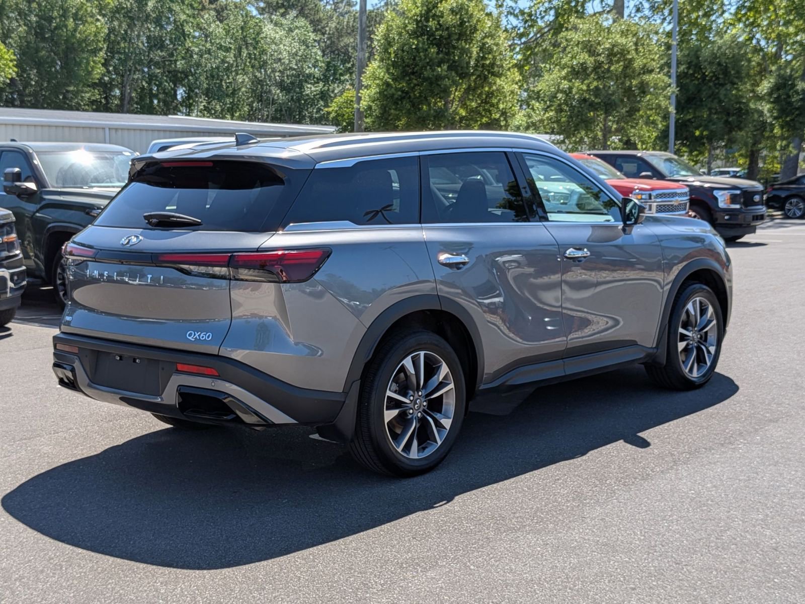 Used 2023 INFINITI QX60 Luxe image 3