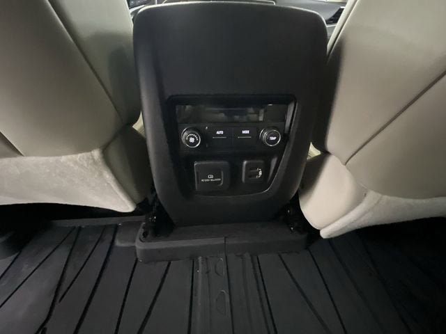 Certified 2022 Buick Enclave Essence w/ Sound and Sites Package AWD/4WD image 21