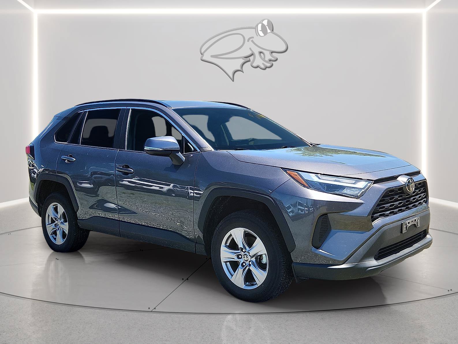 Used 2022 Toyota RAV4 XLE AWD/4WD image 5